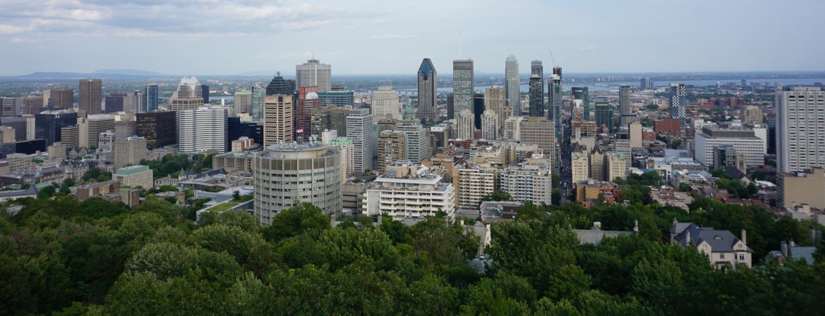 Modern condominium buildings in downtown Montreal at sunset showing urban real estate market trends | Immeubles de condominiums modernes au centre-ville de Montréal au coucher du soleil illustrant le marché immobilier urbain