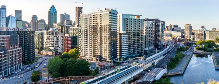 Modern condo buildings in Griffintown overlooking the Lachine Canal in Montreal | Condos modernes de Griffintown surplombant le canal de Lachine à Montréal