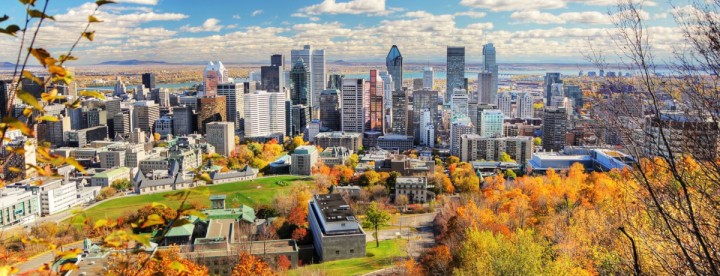 Montreal skyline and residential neighbourhoods in autumn during the September 2026 real estate market. Skyline de Montréal et quartiers résidentiels en automne pendant le marché immobilier de septembre 2026.